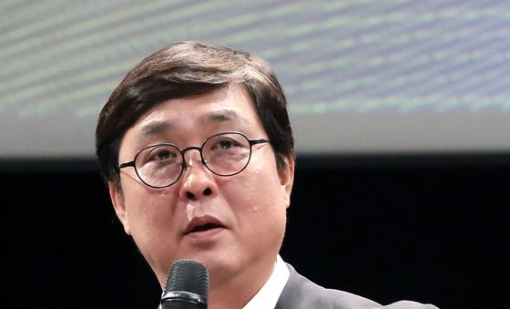 패노메논 관련 질문에 답하는 최휘영 장관