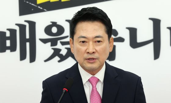 장동혁 대표, 선관위 선거 소청 출석 전 기자회견