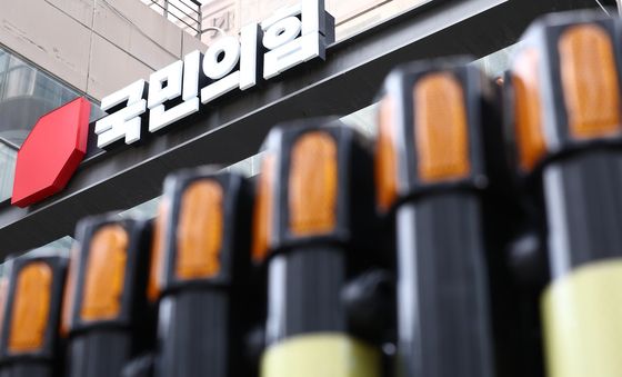 尹 '선거법 위반' 1심 징역형 집유...국힘 397억 반환 기로
