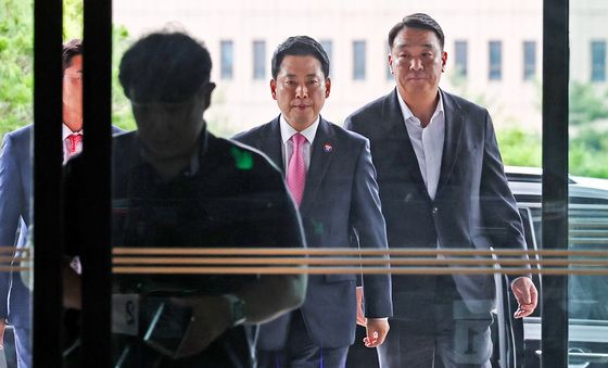 선거소청 심의 참석 위해 선관위 찾은 장동혁 대표