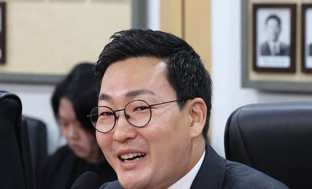 인사말하는 이동석 충주시장
