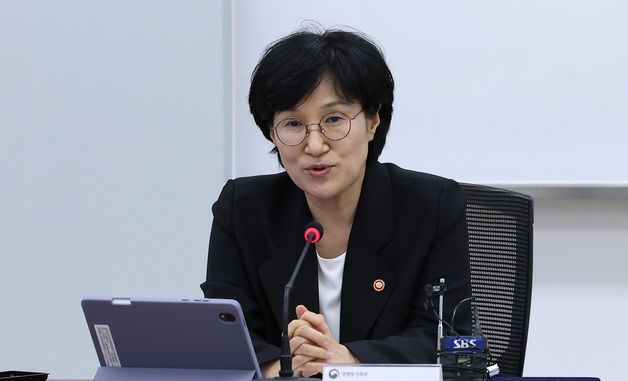 모두발언하는 원민경 장관