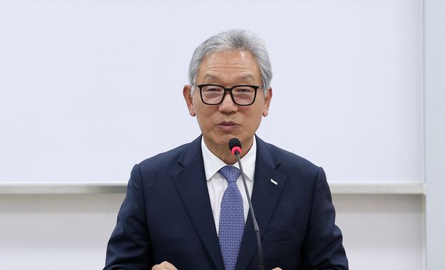 모두발언하는 이상중 한국인터넷진흥원장