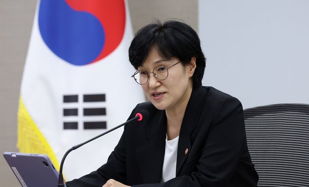 모두발언하는 원민경 장관