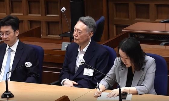 '공직선거법 위반' 尹, 1심서 징역형 집유