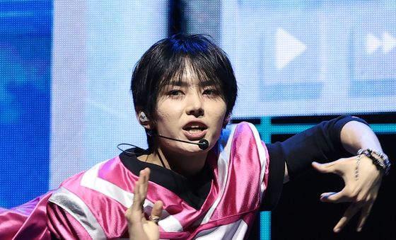 '이엑스이' 선보이는 누에라 린