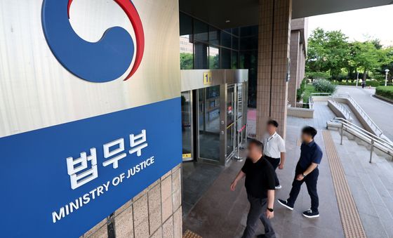 '김건희 수사 무마' 법무부·대검 등 압수수색