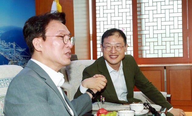 울산시장 만난 김민석 민주당 당대표 후보