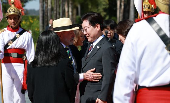 인사 나누는 이재명·룰라 대통령