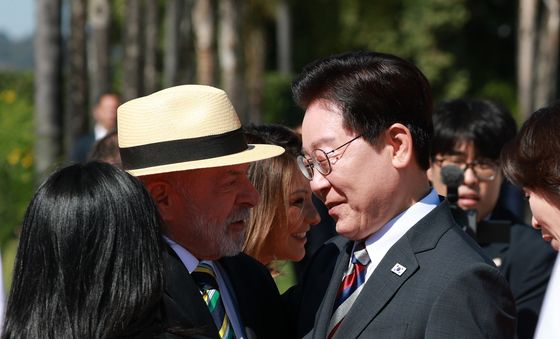 인사 나누는 이재명·룰라 대통령