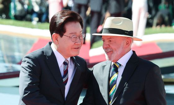 악수하는 이재명·룰라 대통령