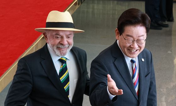 양해각서 서명식 입장하는 이재명·룰라 대통령