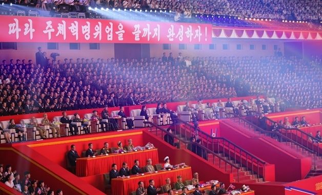 北, 전승절 73주년 기념공연 관람하는 당·정·군 간부들