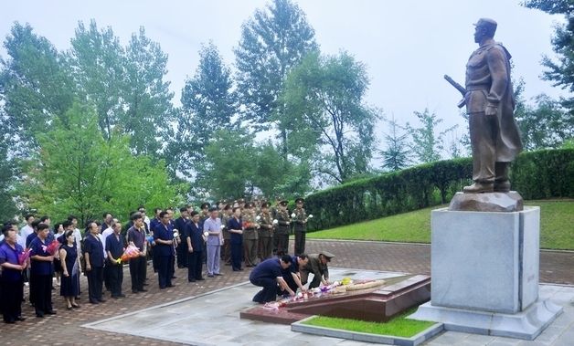 北, 전승절 맞아 각지 열사 동상·묘에 헌화