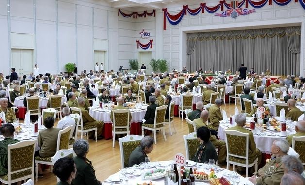 北, 전승절 경축연회…"전승세대 정신 굳건히"