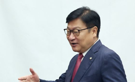 회의 참석하는 정점식 원내대표