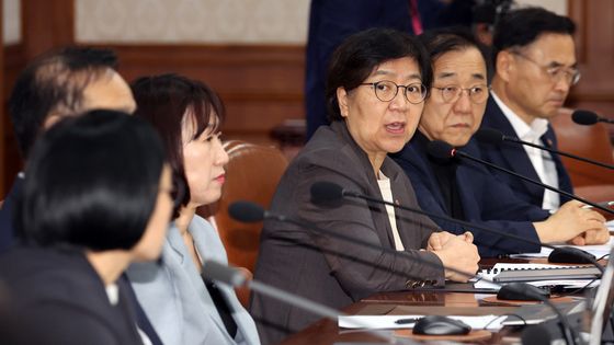 발언하는 정은경 장관