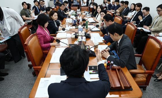 제1차 국회운영개선소위원회 주재하는 천준호 소위원장