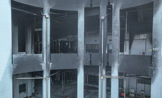 인천 쿠팡 물류센터 합동감식 진입하는 소방 관계자들