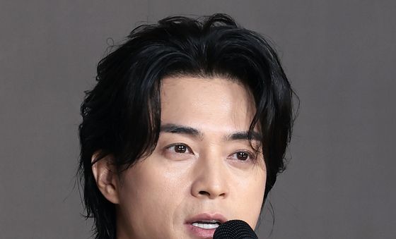 인사말 하는 김지훈