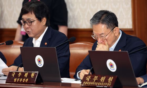 정성호 장관, 국무회의 참석