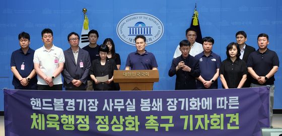 '50일 넘은 봉쇄'에 체육단체 "아시안게임 차질 우려…출입·자료 반입 요청"