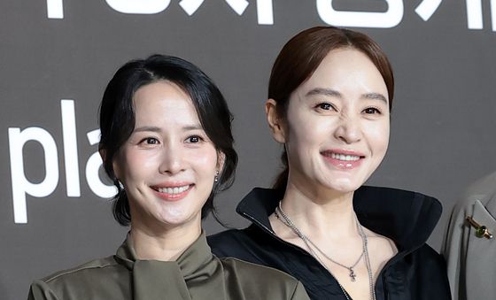 조여정·김혜수, 23년 만에 재회