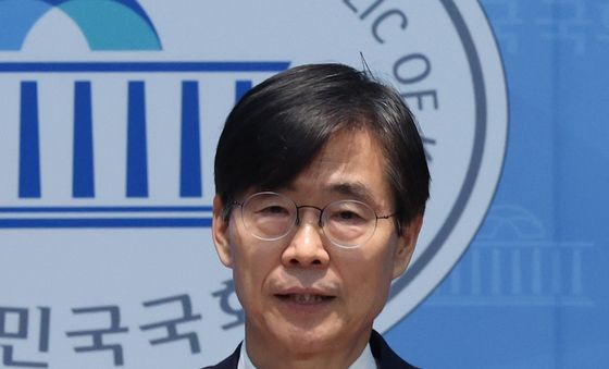 윤리위 징계 관련 기자회견하는 조경태 의원