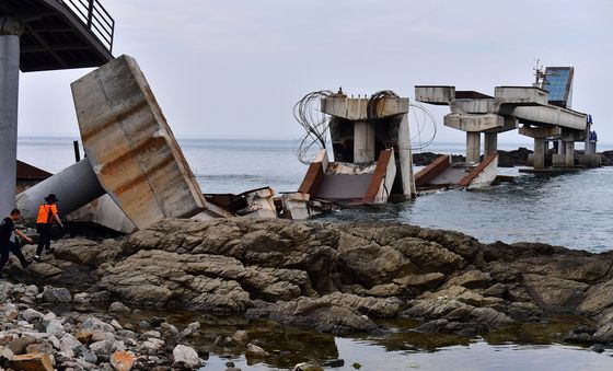 붕괴된 포항 구룡포 보릿돌교