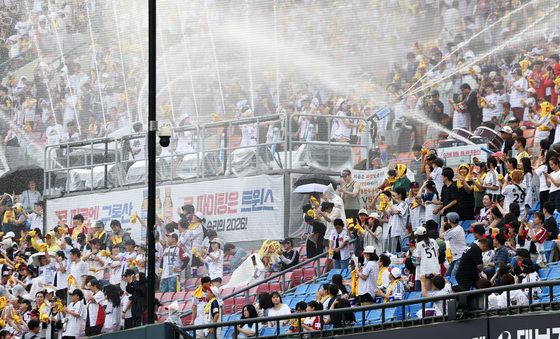 더위 식히는 LG 썸머 홀릭