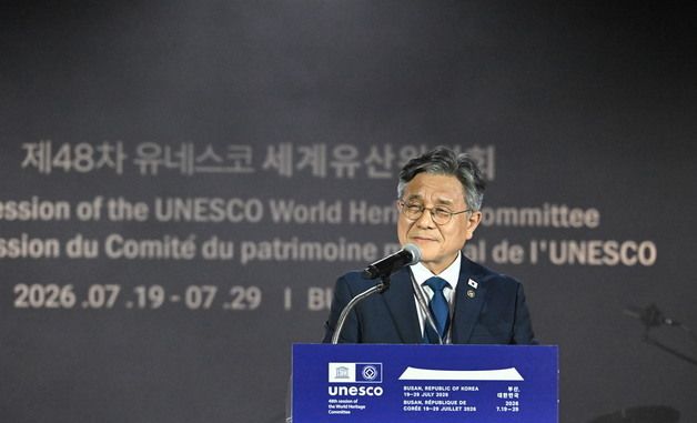 감사인사 전하는 허민 국가유산청장