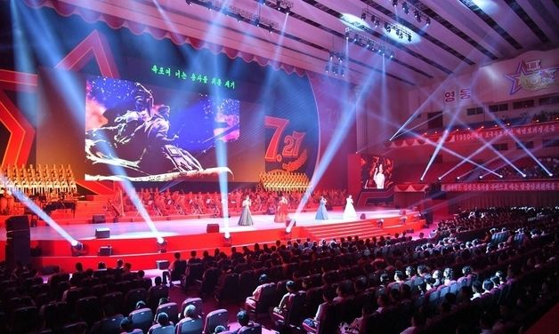 전승절 73주년 기념공연 펼치는 북한 예술인들