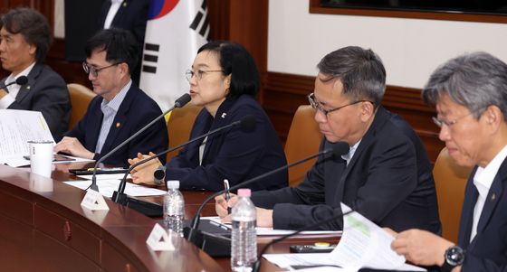 한성숙 총리, 비상경제 점검회의 주재