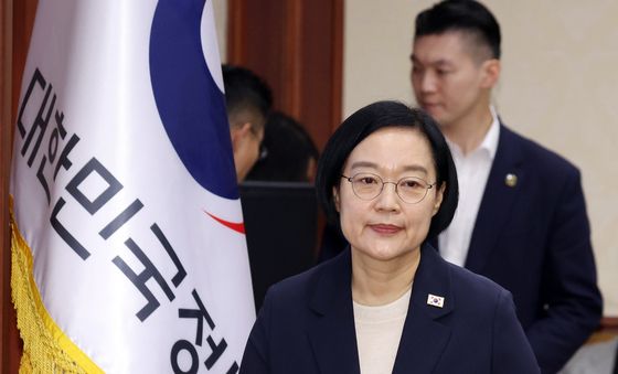 비상경제 점검회의 참석하는 한성숙 총리