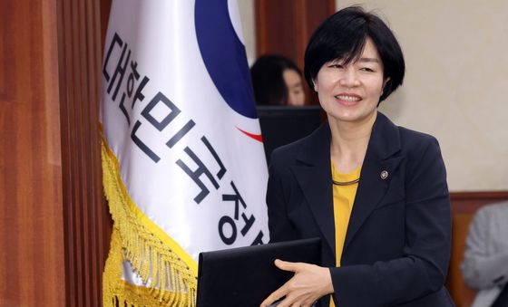 비상경제점검회의 참석하는 현수엽 차관