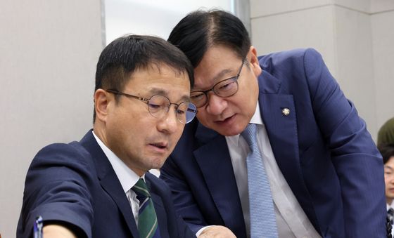 대화 나누는 한병도·정점식