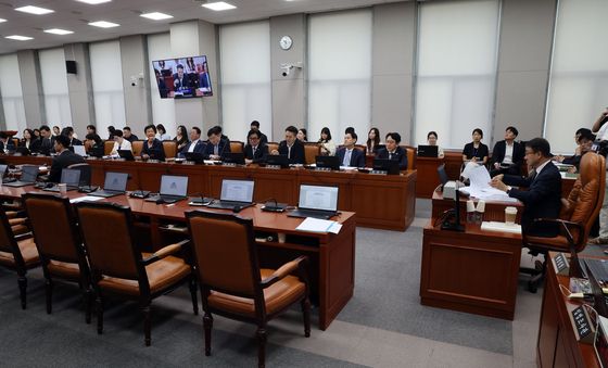 국회 운영위, 국민의힘 빈자리