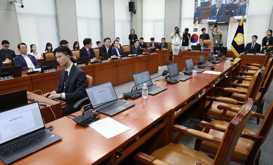 野 없이 열리는 국회 운영위