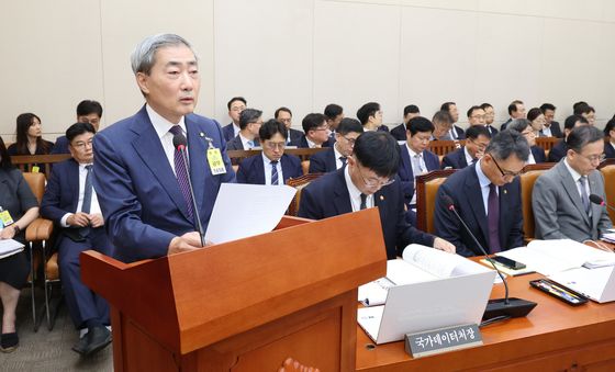 국회 재경위 출석해 인사말하는 신현송 한은 총재