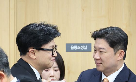 인사하는 한동훈·진종오