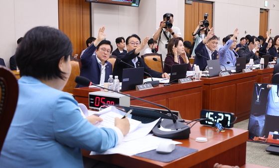 형소법 개정안 토론 신청하는 국민의힘