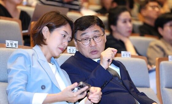 대화 나누는 정근식·고민정