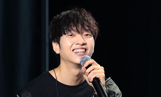 유재필, 유쾌한 비주얼 MC