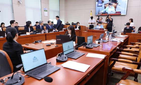 야당 퇴장 속 법사위 통과되는 형사소송법 개정안