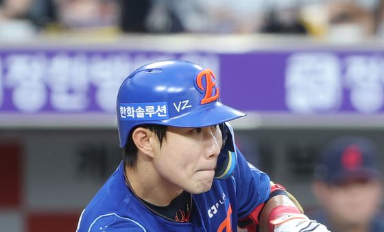 기습 번트 성공하는 심우준