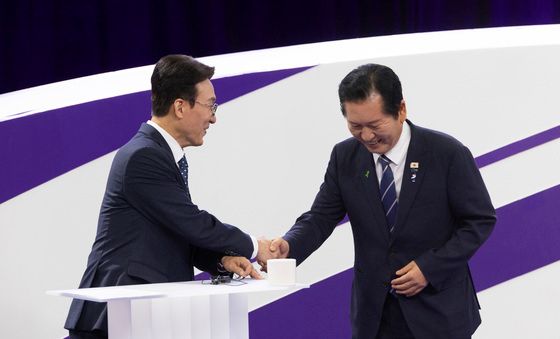 토론회 악수하는 김민석·정청래