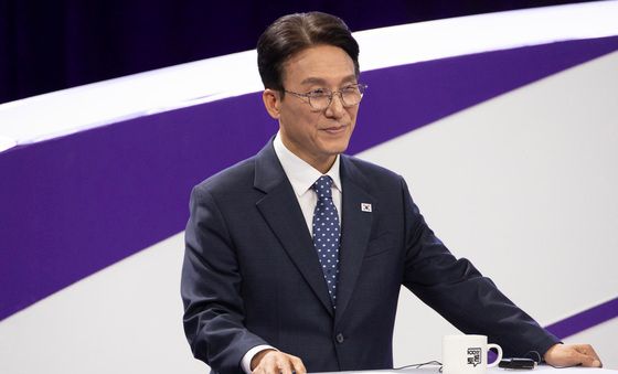 토론회 자리한 김민석