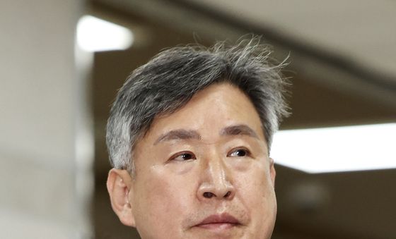 '계엄 가담 의혹' 김종욱 전 해경청장, 영장심사 출석