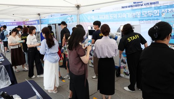 광화문광장서 열린 방산 체험전…시민들 발길 이어져