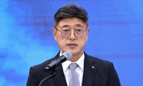 발표하는 정재헌 SK텔레콤 대표이사